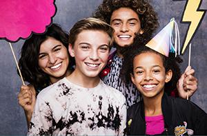 Group of teenagers with Invisalign Teen®